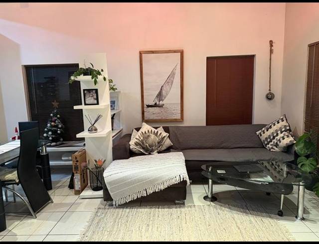 2 BEDROOM APARTMENT FOR SALE IN BRYANSTON